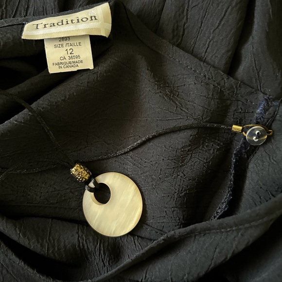 2 piece dress with attached necklace - Picture 8 of 12